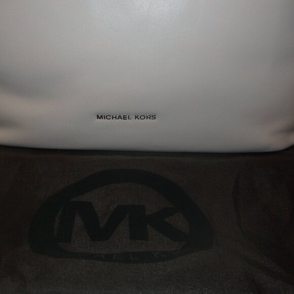 Michael Kors Soft Leather Hand Bag in Cream with Grey Snake (look) Top Handle - Picture 2 of 12